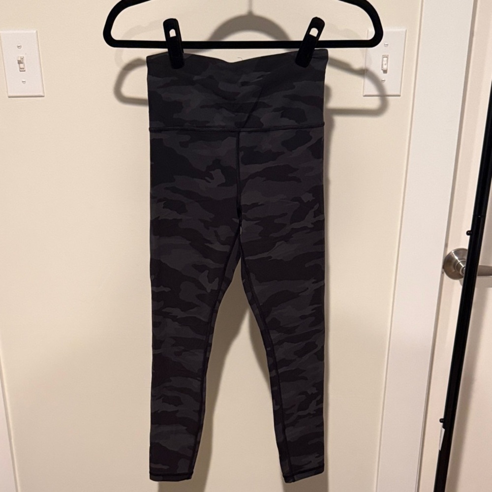 Athleta Women’s Black/Gray Camouflage Leggings